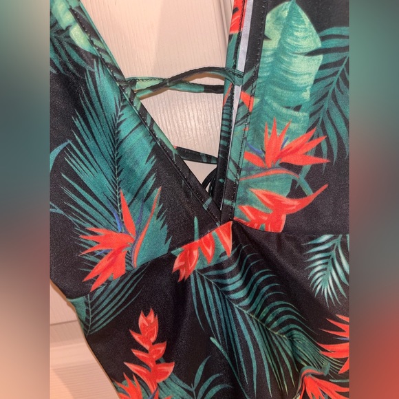 Juniors Bathing Suit & Cover Up Set (Large) - Picture 2 of 7